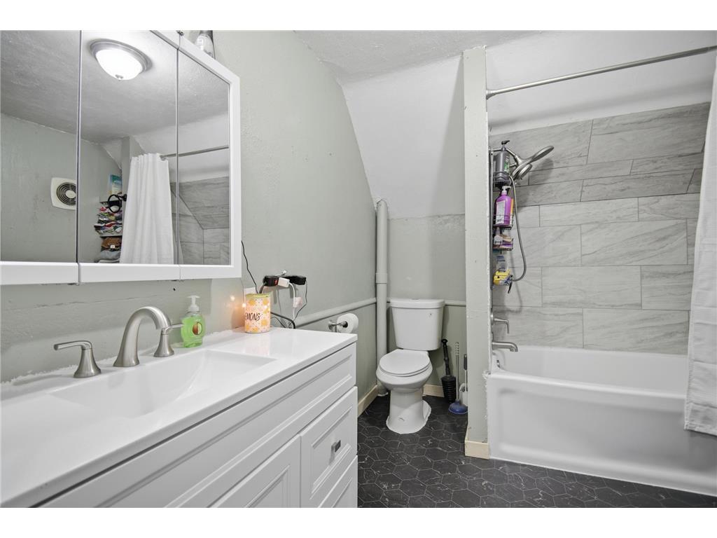 309 Grove Street Lyle MN 55953 7006230 image23