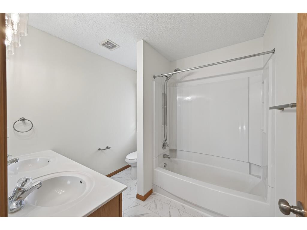 3090 Copper Oaks Draw Woodbury MN 55125 6799156 image16