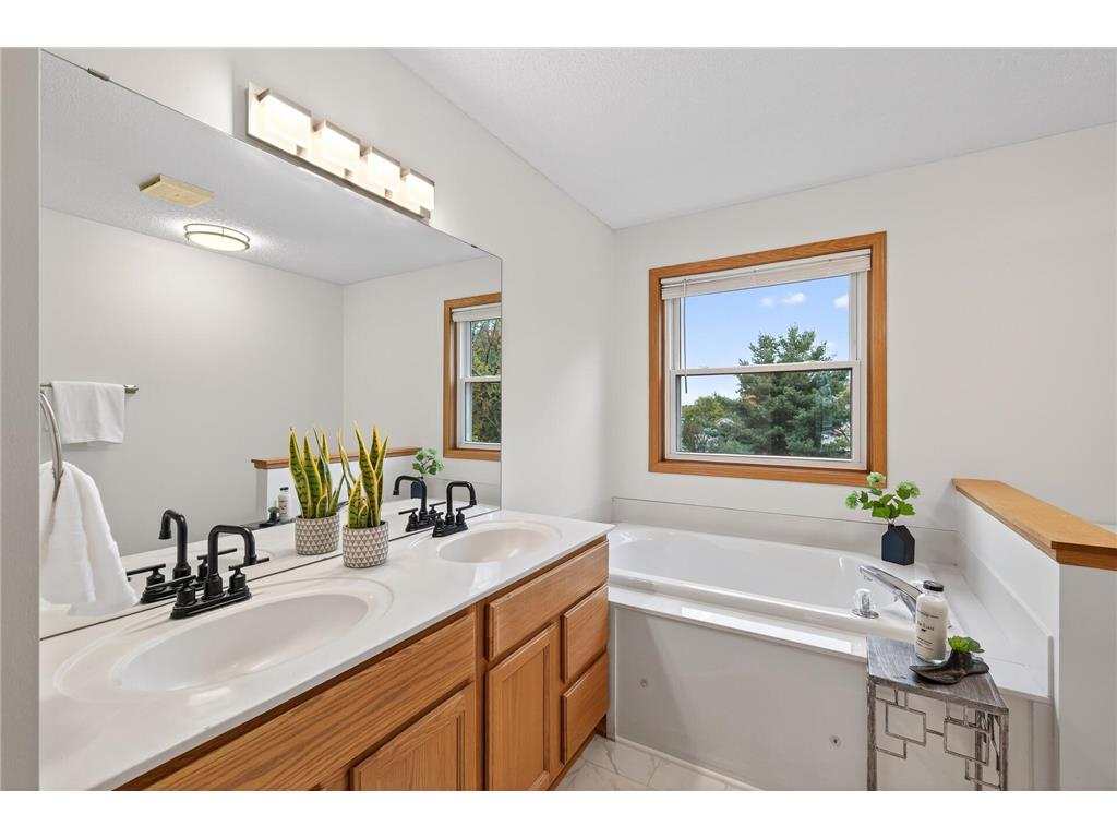 3090 Copper Oaks Draw Woodbury MN 55125 6799156 image21