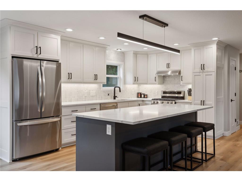 3098 Victoria Street N Roseville MN 55113 7021823 image1