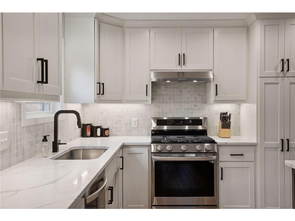 3098 Victoria Street N Roseville MN 55113 7021823 image12