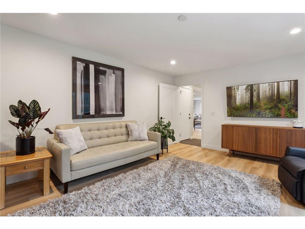 3098 Victoria Street N Roseville MN 55113 7021823 image18