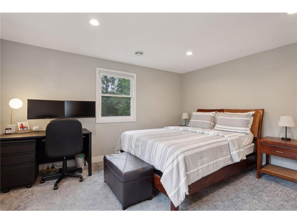 3098 Victoria Street N Roseville MN 55113 7021823 image23