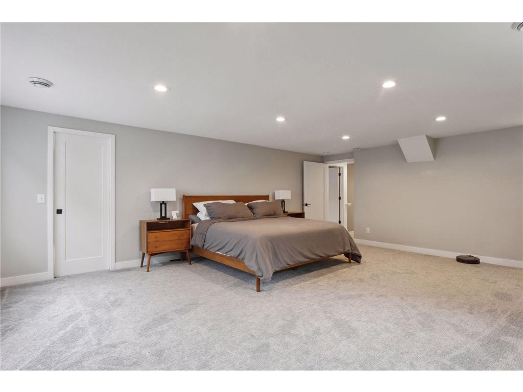 3098 Victoria Street N Roseville MN 55113 7021823 image24