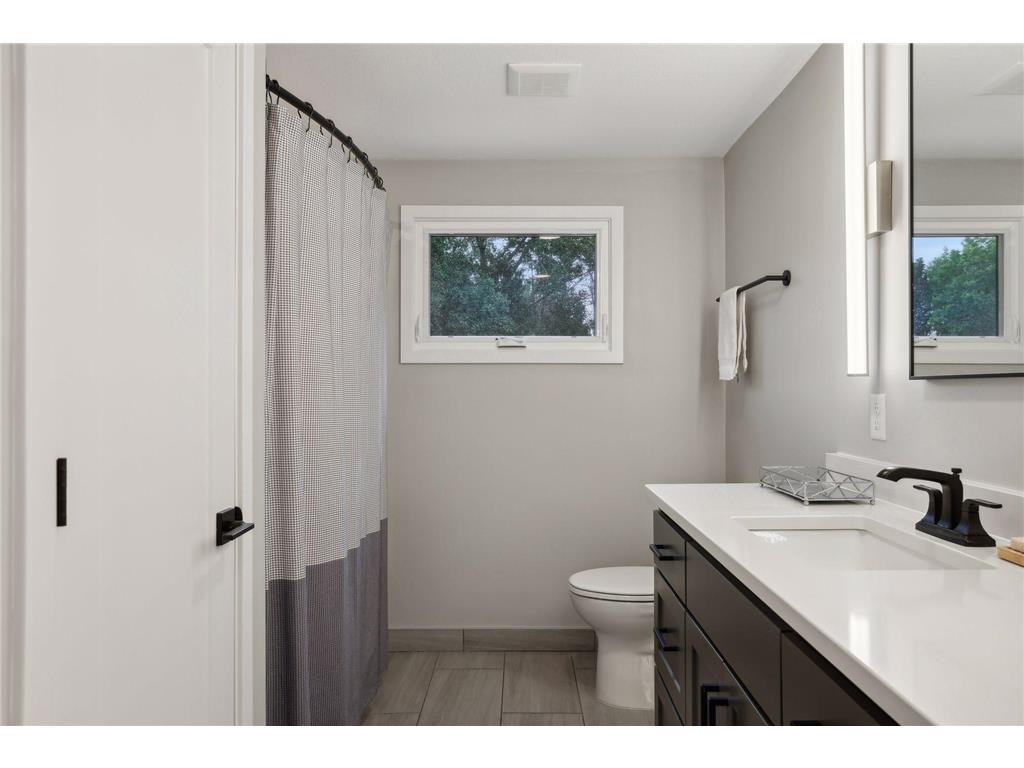 3098 Victoria Street N Roseville MN 55113 7021823 image31