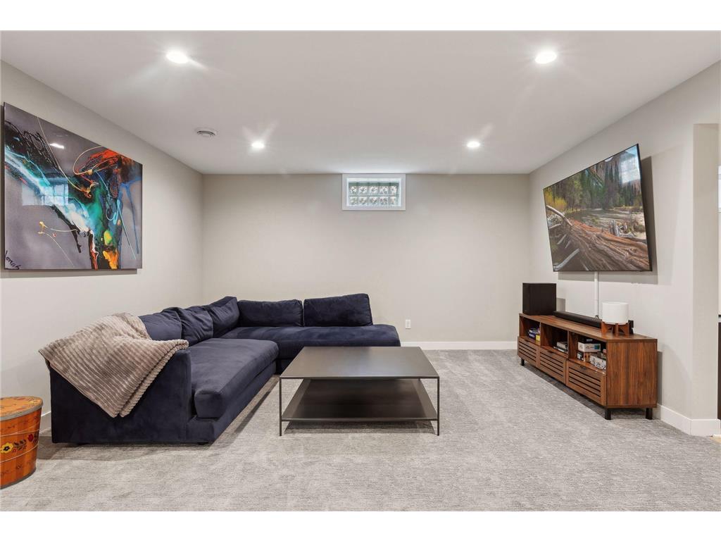 3098 Victoria Street N Roseville MN 55113 7021823 image32