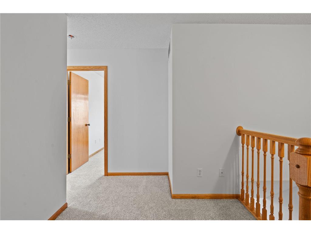 31 Landau Alcove Woodbury MN 55125 7020884 image10