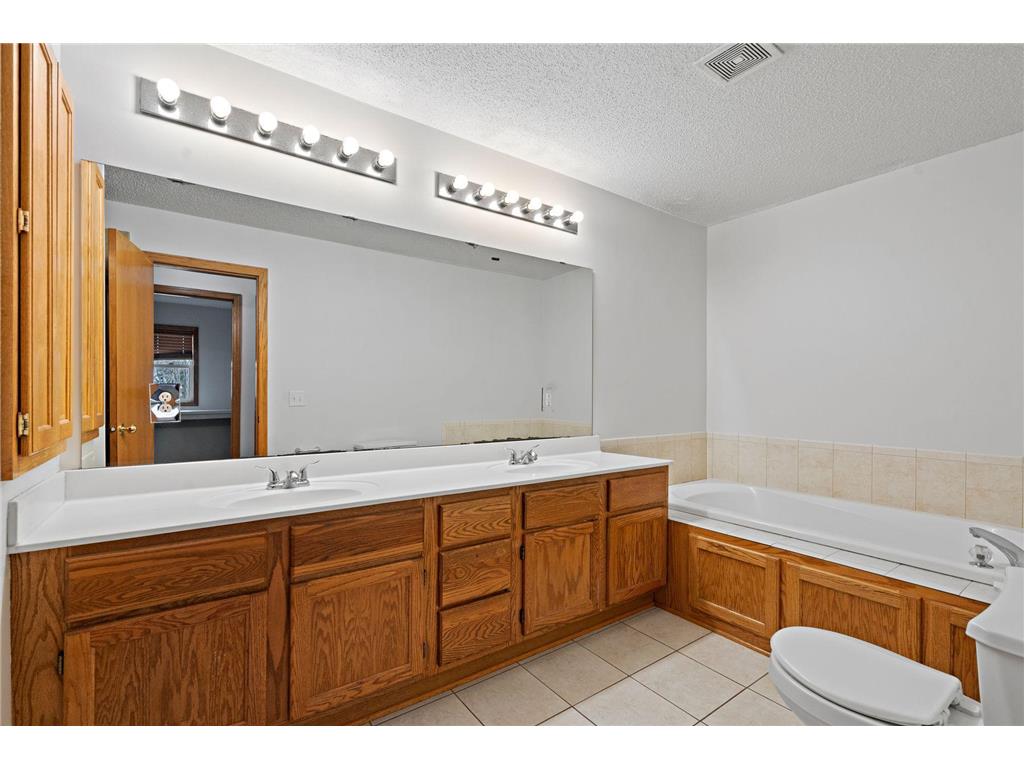 31 Landau Alcove Woodbury MN 55125 7020884 image14
