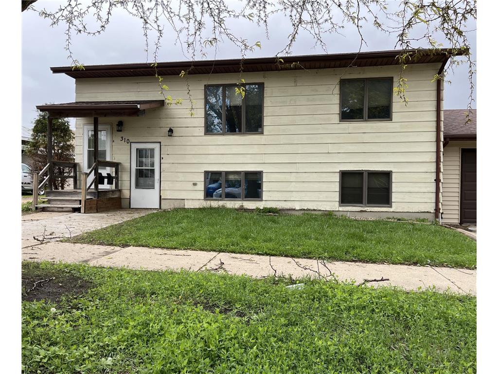 310 8th Street Windom MN 56101 6728402 image1