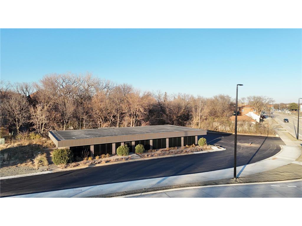 310 W West College Drive Marshall MN 56258 6626831 image1