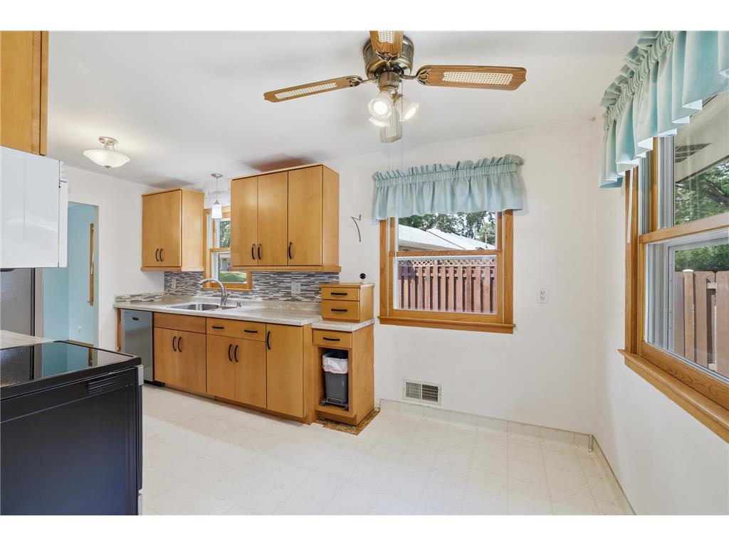 3110 W 82nd Street Bloomington MN 55431 7107613 image16