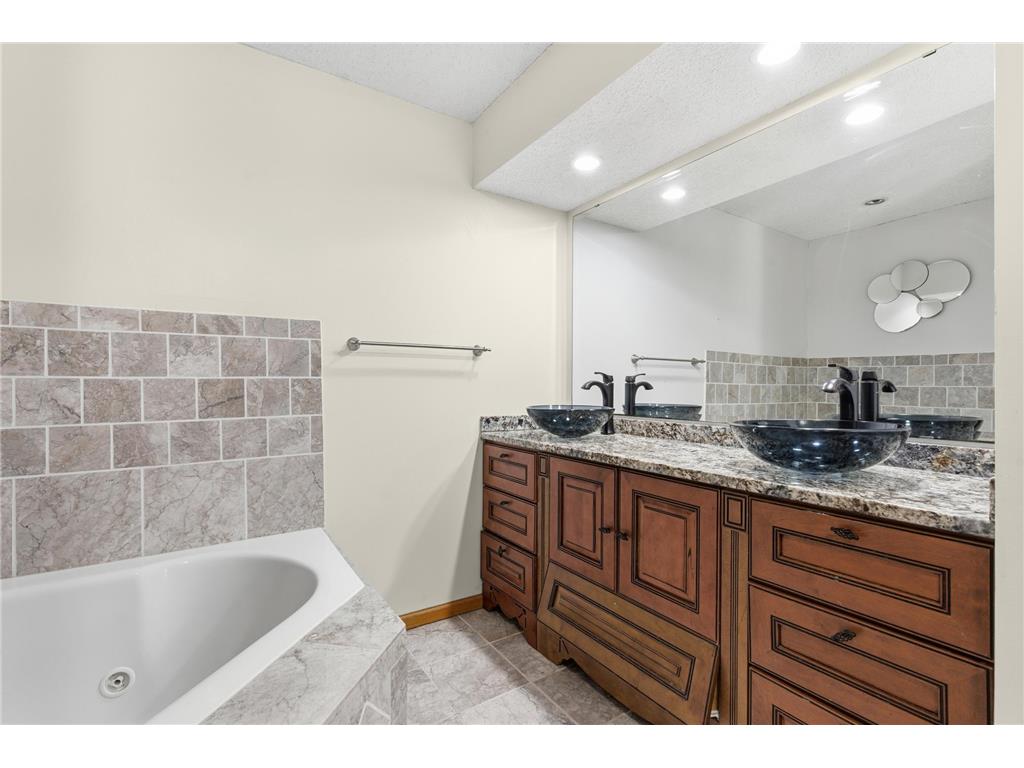 3113 Chandler Court Burnsville MN 55337 7016567 image60