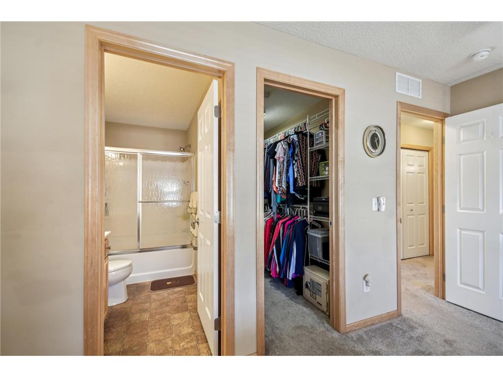 3114 Frontier Drive Woodbury MN 55129 6814071 image40