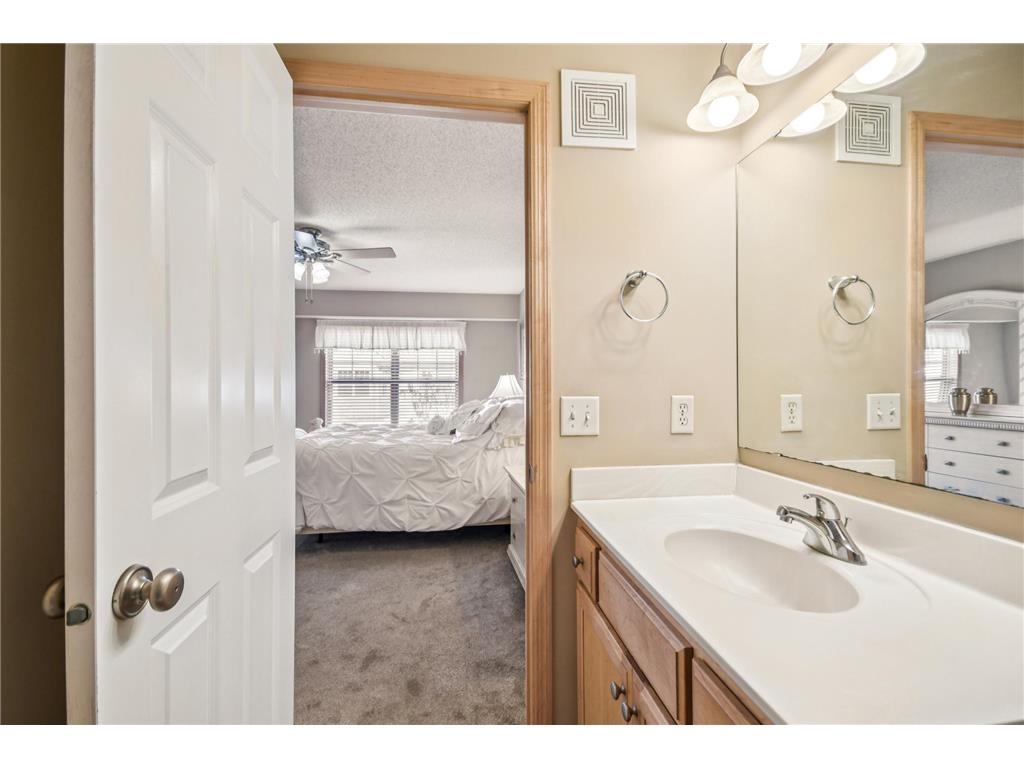 3114 Frontier Drive Woodbury MN 55129 6814071 image42