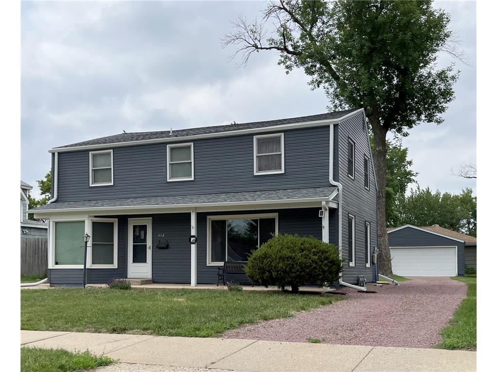 312 16th Street Windom MN 56101 6570732 image1