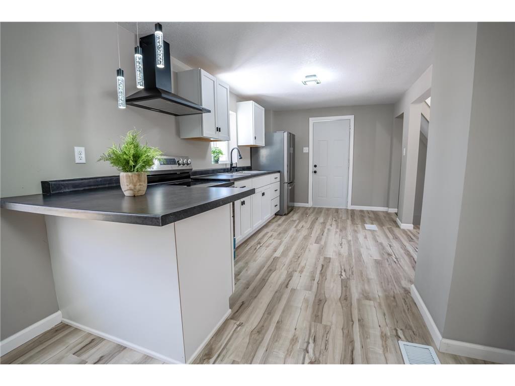 312 Grove Avenue Montevideo MN 56265 7054808 image9