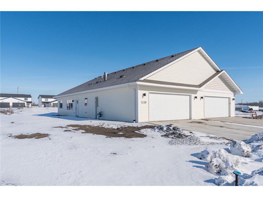 3120 & 3122 Noble Drive Mankato MN 56001 7018944 image1