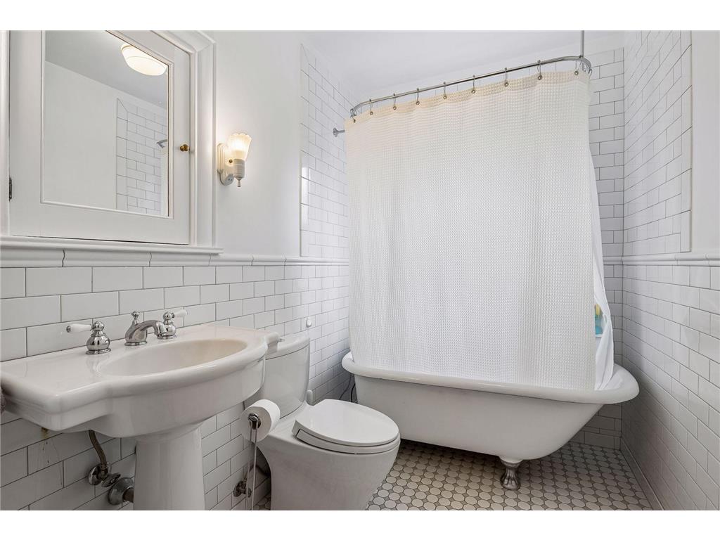 3121 Humboldt Avenue S Minneapolis MN 55408 7060600 image29