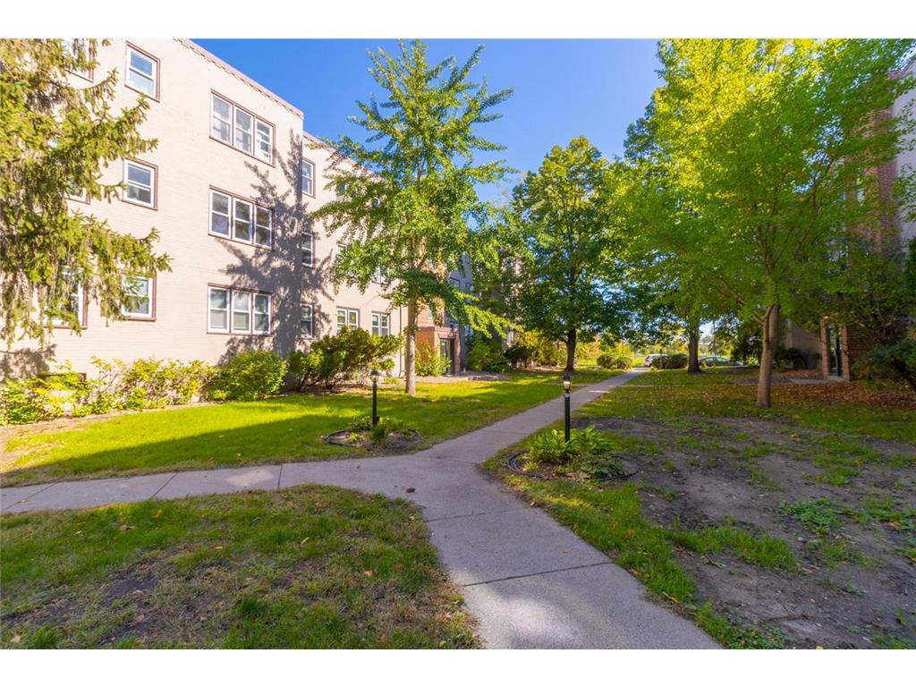 3128 W Bde Maka Ska Boulevard #415 Minneapolis MN 55416 7040013 image24
