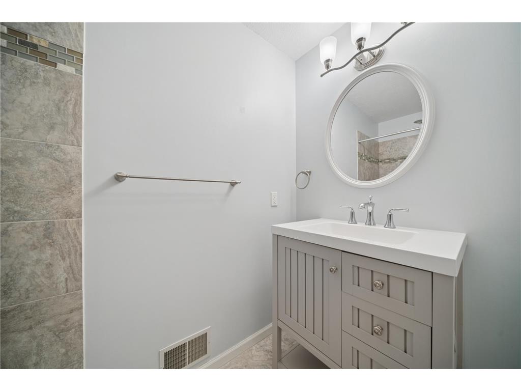 313 Chancery Lane Mankato MN 56001 7065327 image40