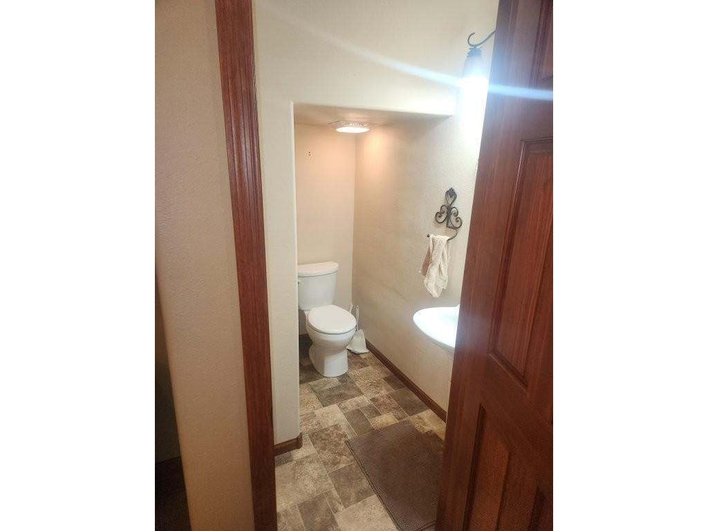 313 E 2nd Street Hills MN 56138 6733340 image12