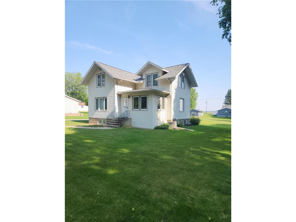 313 E 2nd Street Hills MN 56138 6733340 image2