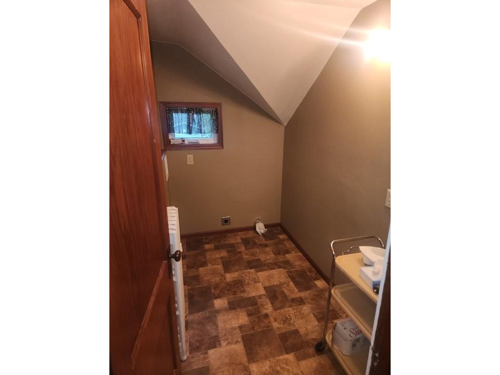 313 E 2nd Street Hills MN 56138 6733340 image20