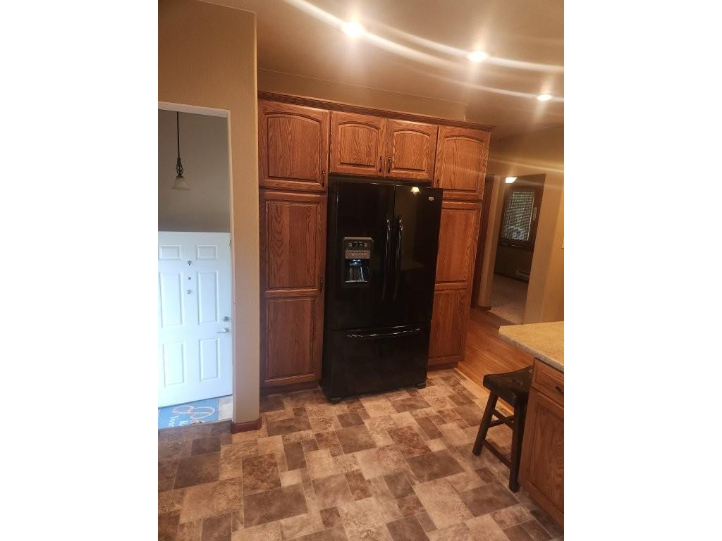 313 E 2nd Street Hills MN 56138 6733340 image9