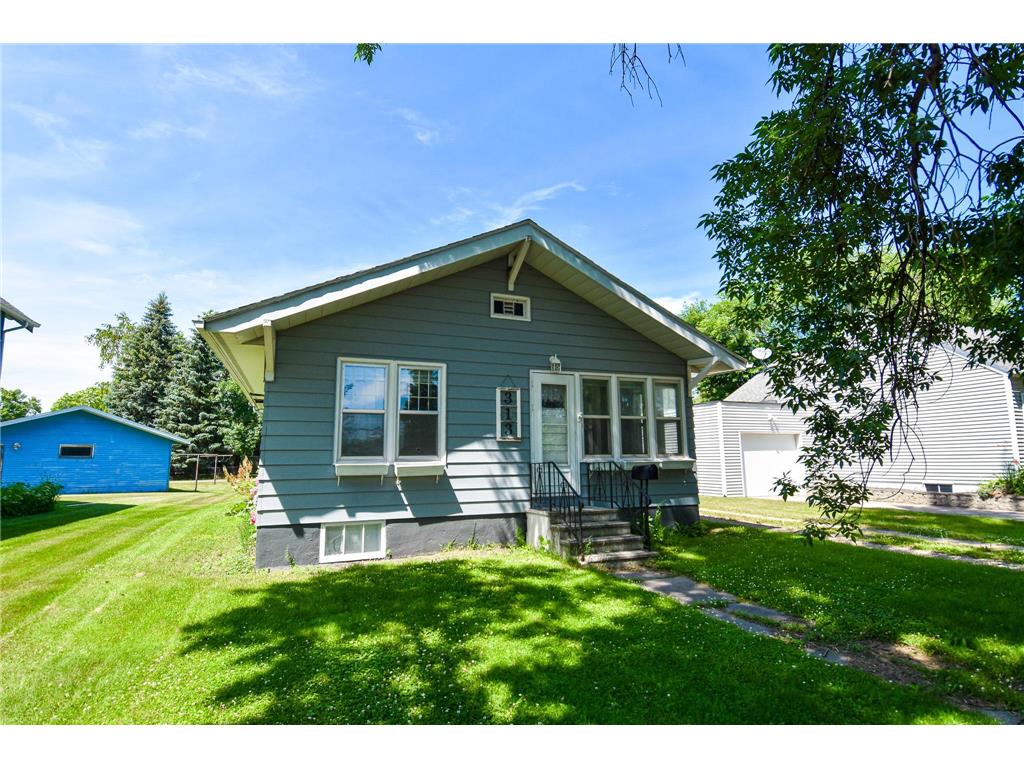 313 E Prairie Avenue Warren MN 56762 7107249 image1