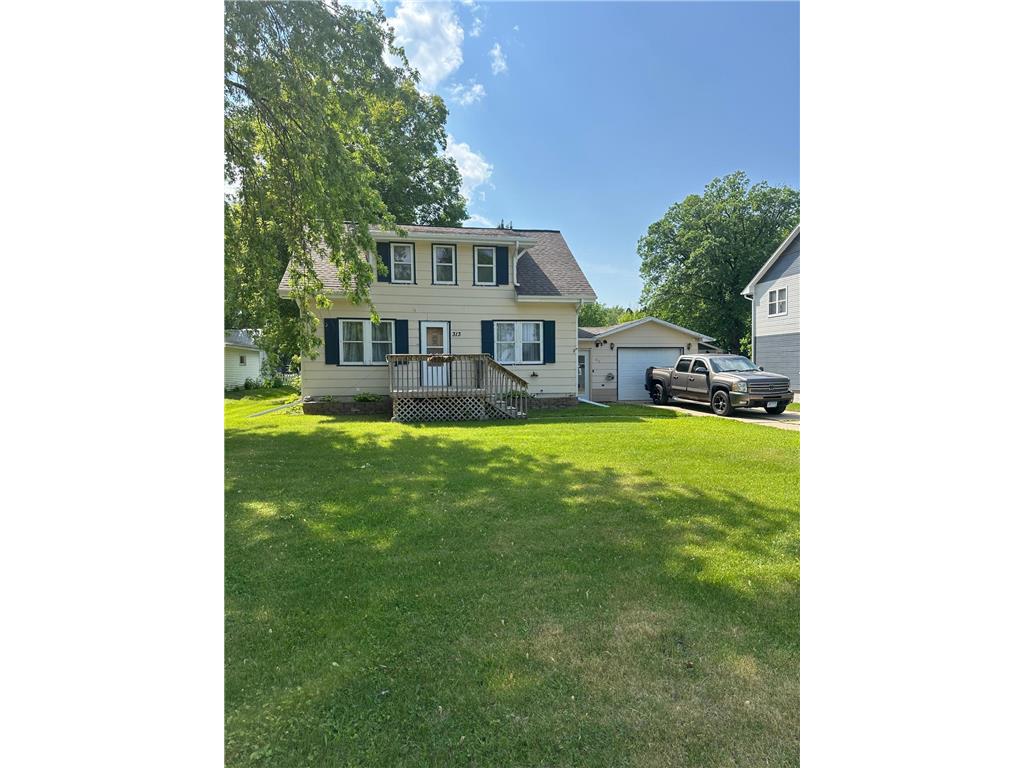 313 Roberts Avenue NE Warroad MN 56763 6739176 image1