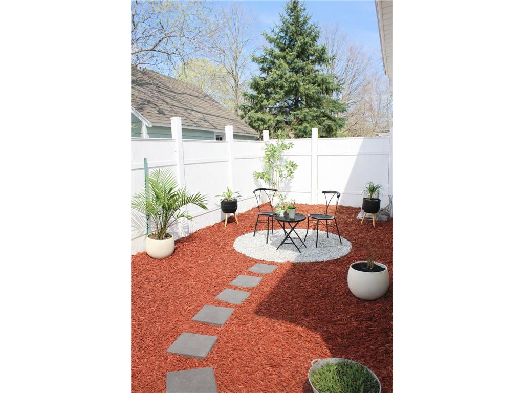 313 S Lake Street North Mankato MN 56003 7056582 image3