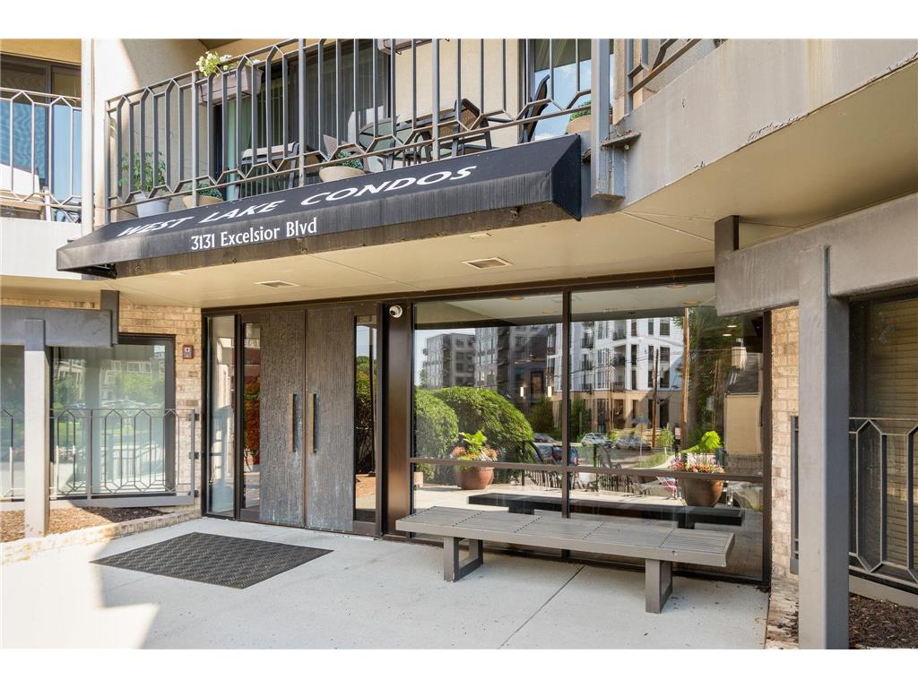 3131 Excelsior Boulevard #713 Minneapolis MN 55416 - Bde Maka Ska 7082017 image1