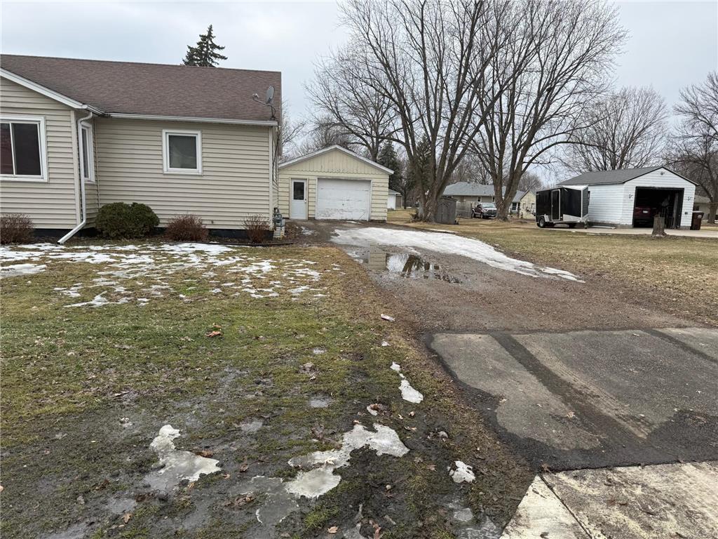 314 and 316 Pershing Ave N New Prague MN 56071 7029762 image2