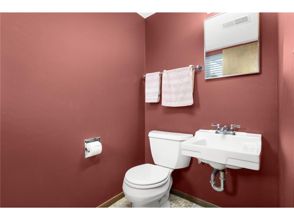 3141 Hillsboro Avenue N New Hope MN 55427 7080596 image23