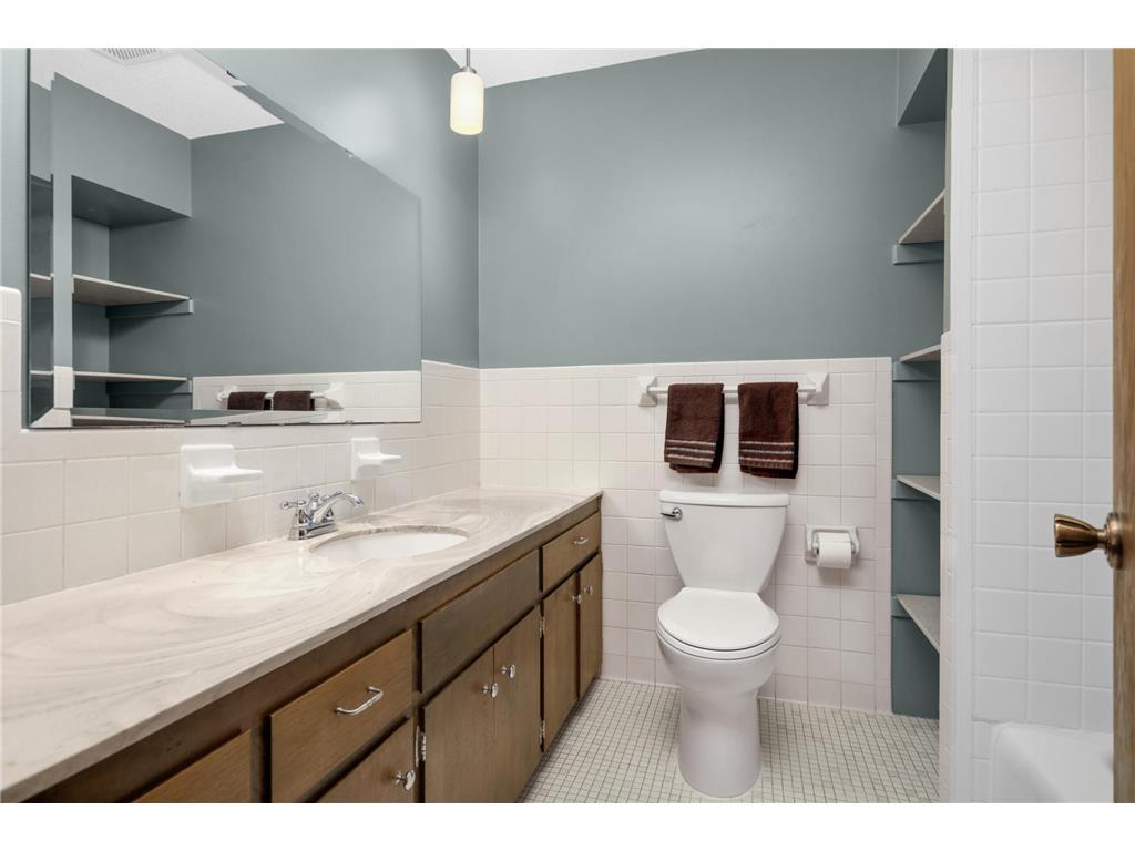 3141 Hillsboro Avenue N New Hope MN 55427 7080596 image31