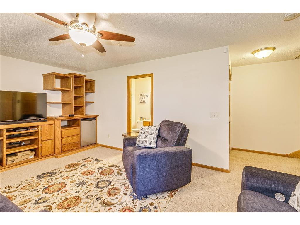 3143 Frontier Drive Woodbury MN 55129 7029654 image24