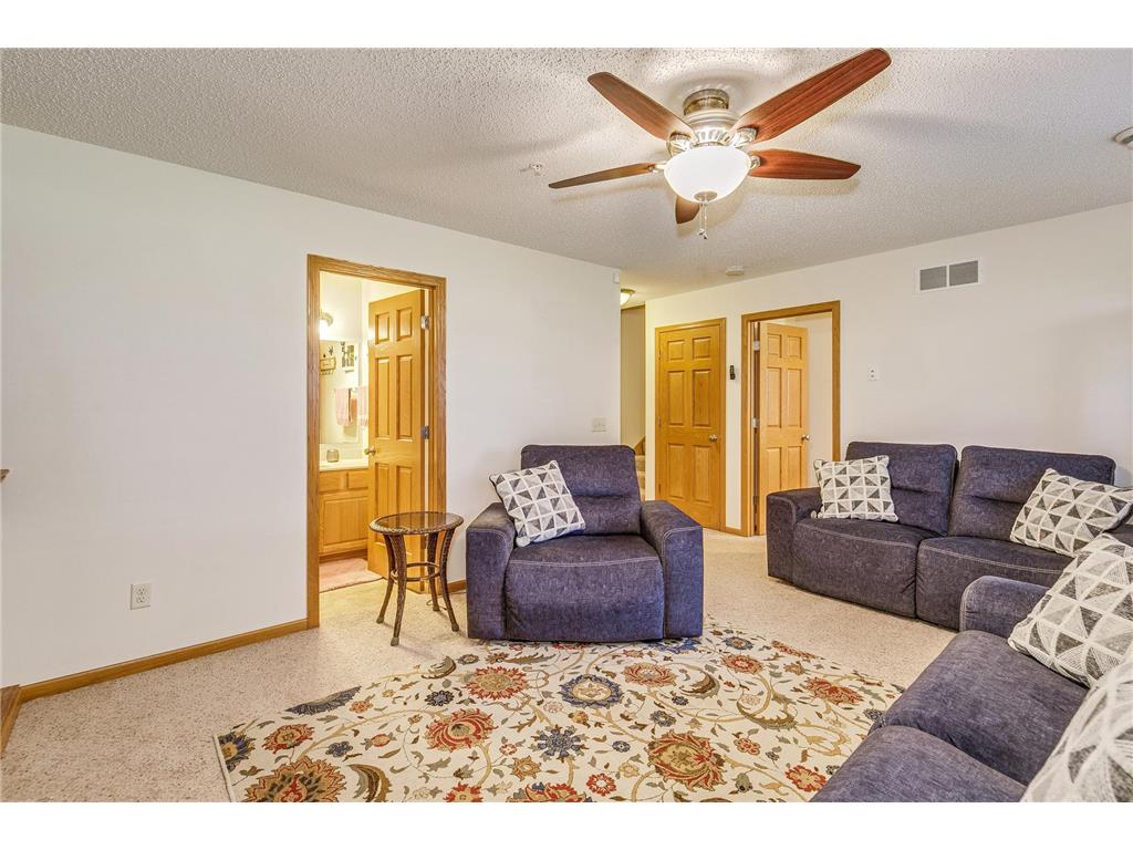 3143 Frontier Drive Woodbury MN 55129 7029654 image25