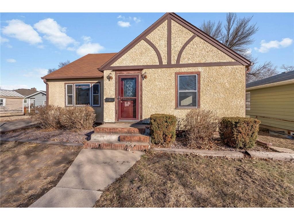 315 E 12th Street Blue Earth MN 56013 7022104 image1