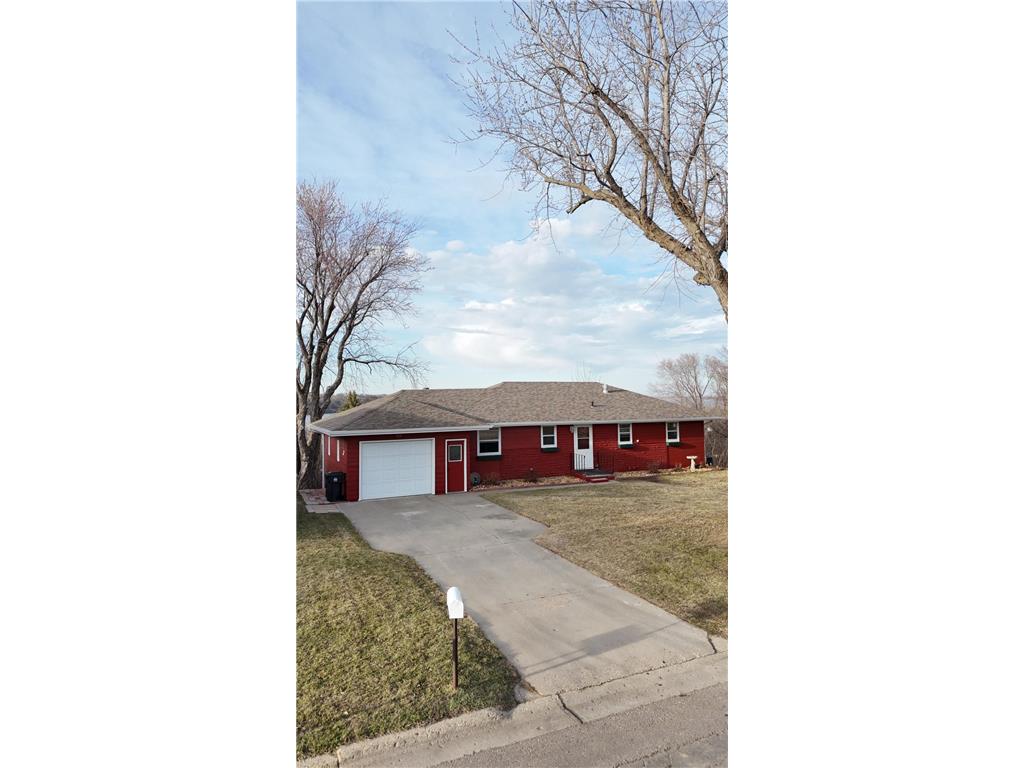 315 Lakeview Street S Lake Benton MN 56149 7042270 image1