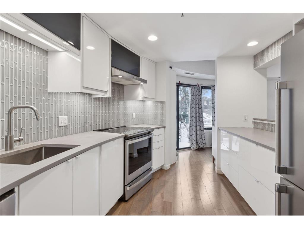 3151 Dean Court #B106 Minneapolis MN 55416 7045232 image3
