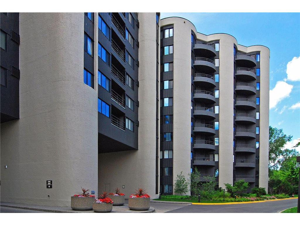 3151 Dean Court #B703 Minneapolis MN 55416 6741162 image1
