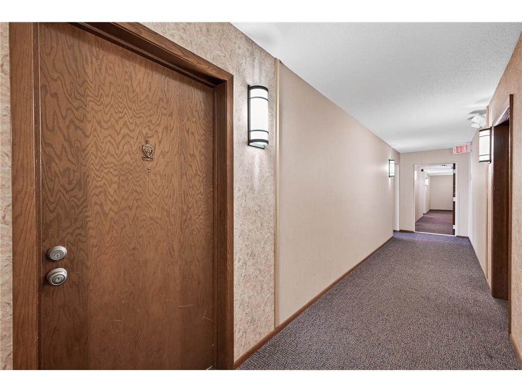 3153 Old Highway 8 #304 Roseville MN 55418 7018472 image17