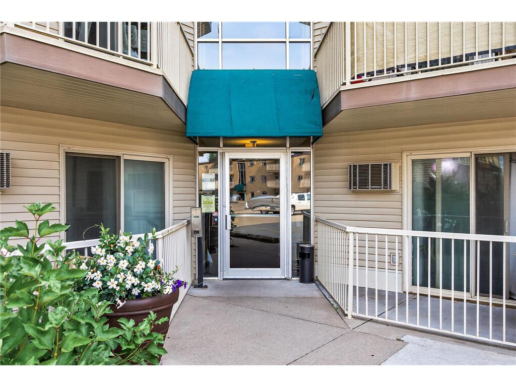 3153 Old Highway 8 #304 Roseville MN 55418 7018472 image24