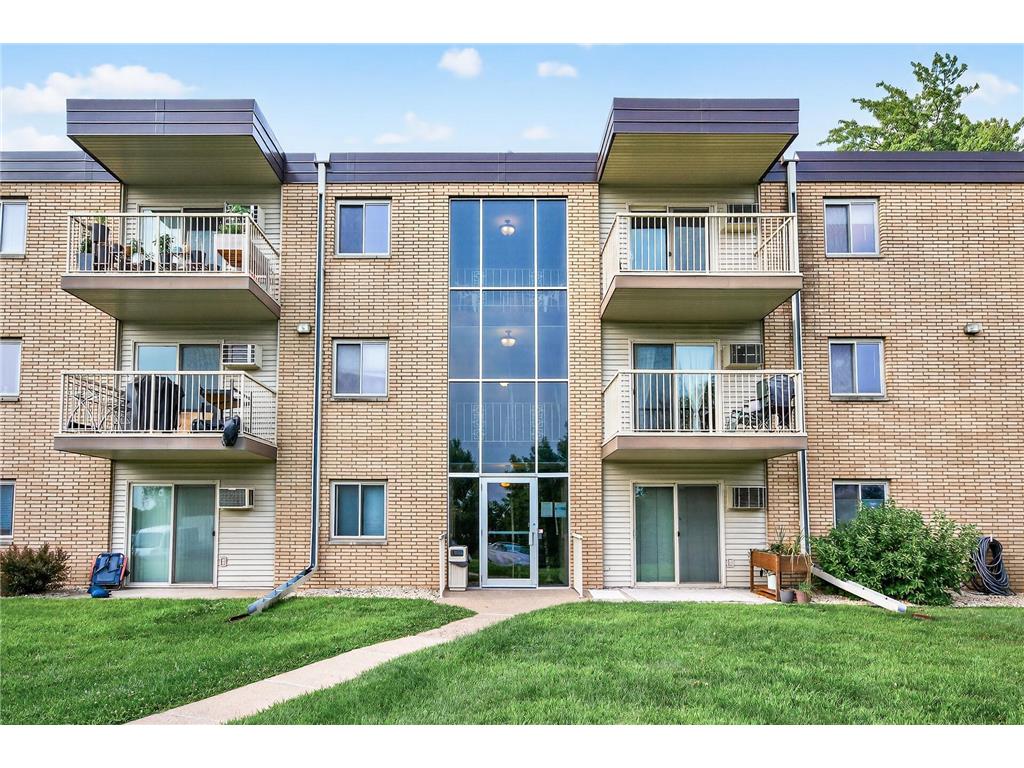 3153 Old Highway 8 #304 Roseville MN 55418 7018472 image25