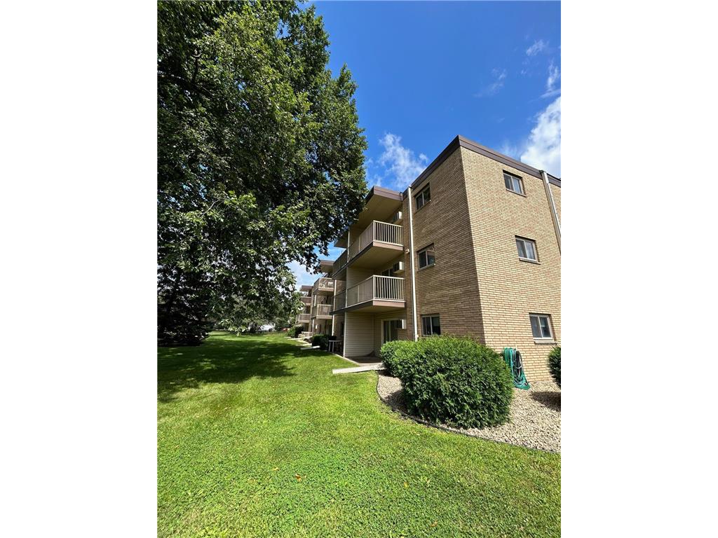 3153 Old Highway 8 #306 Roseville MN 55418 6588132 image1