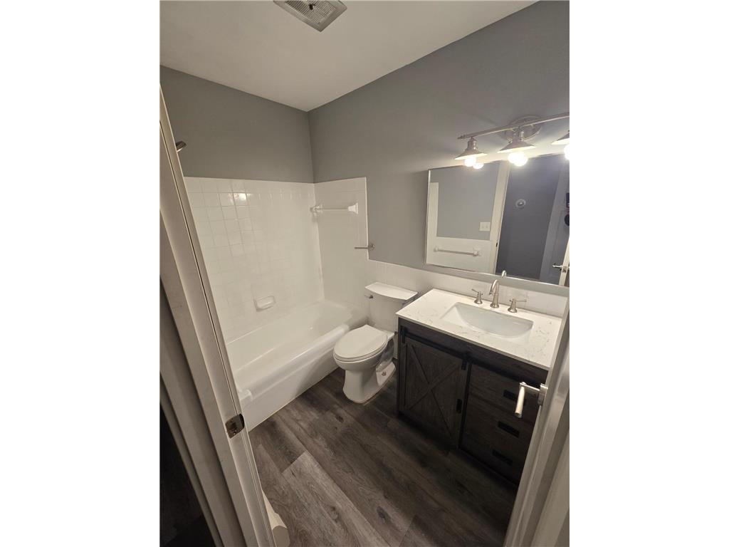 3155 Old Highway 8 #104 Roseville MN 55418 7063822 image12