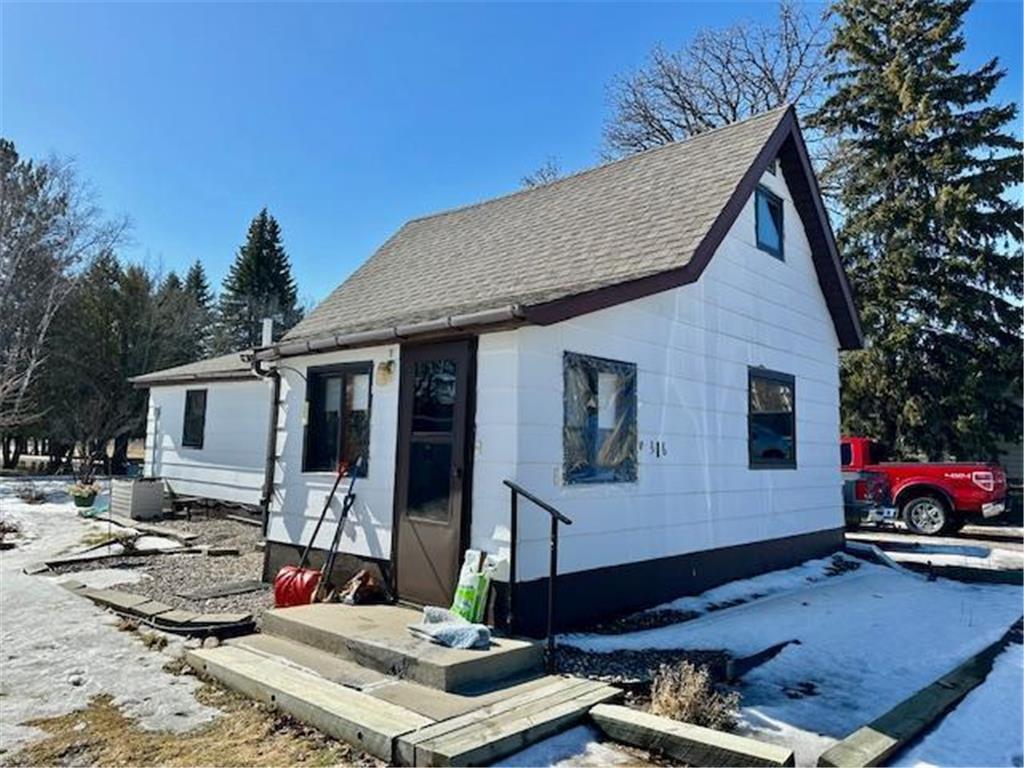 316 Lake Street NW Warroad MN 56763 6502629 image1