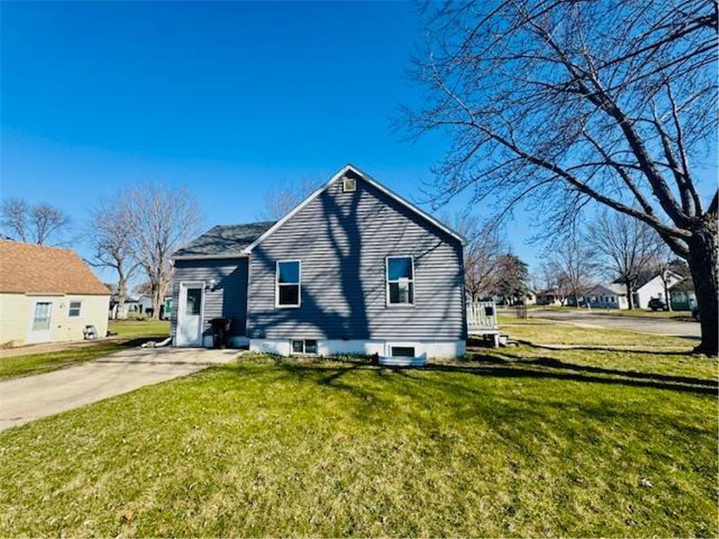 316 Lawrence Street Marshall MN 56258 7053144 image2