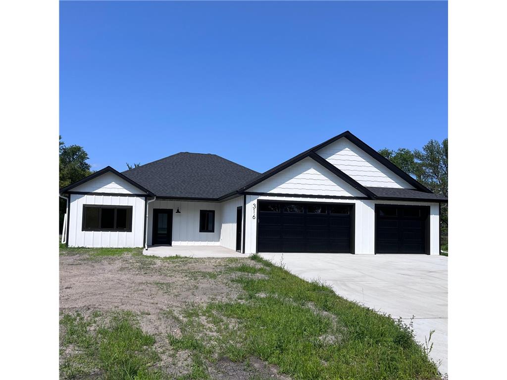 316 SW 4th Avenue SW Hankinson ND 58041 7105203 image1