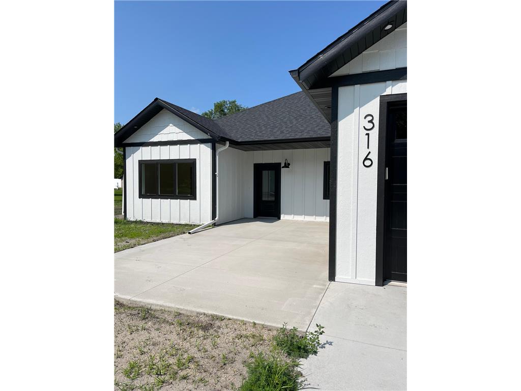 316 SW 4th Avenue SW Hankinson ND 58041 7105203 image2